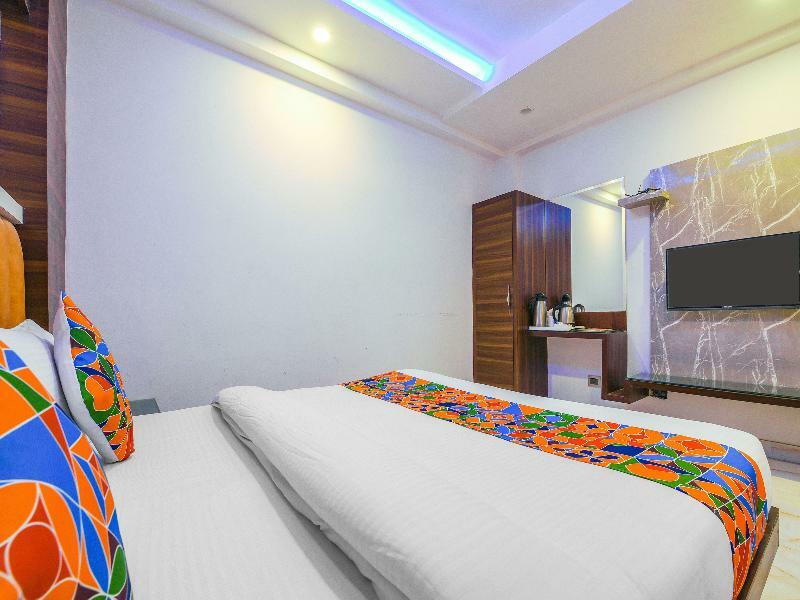 Oyo 15836 Pleasure River Front Resort Tuem Екстериор снимка