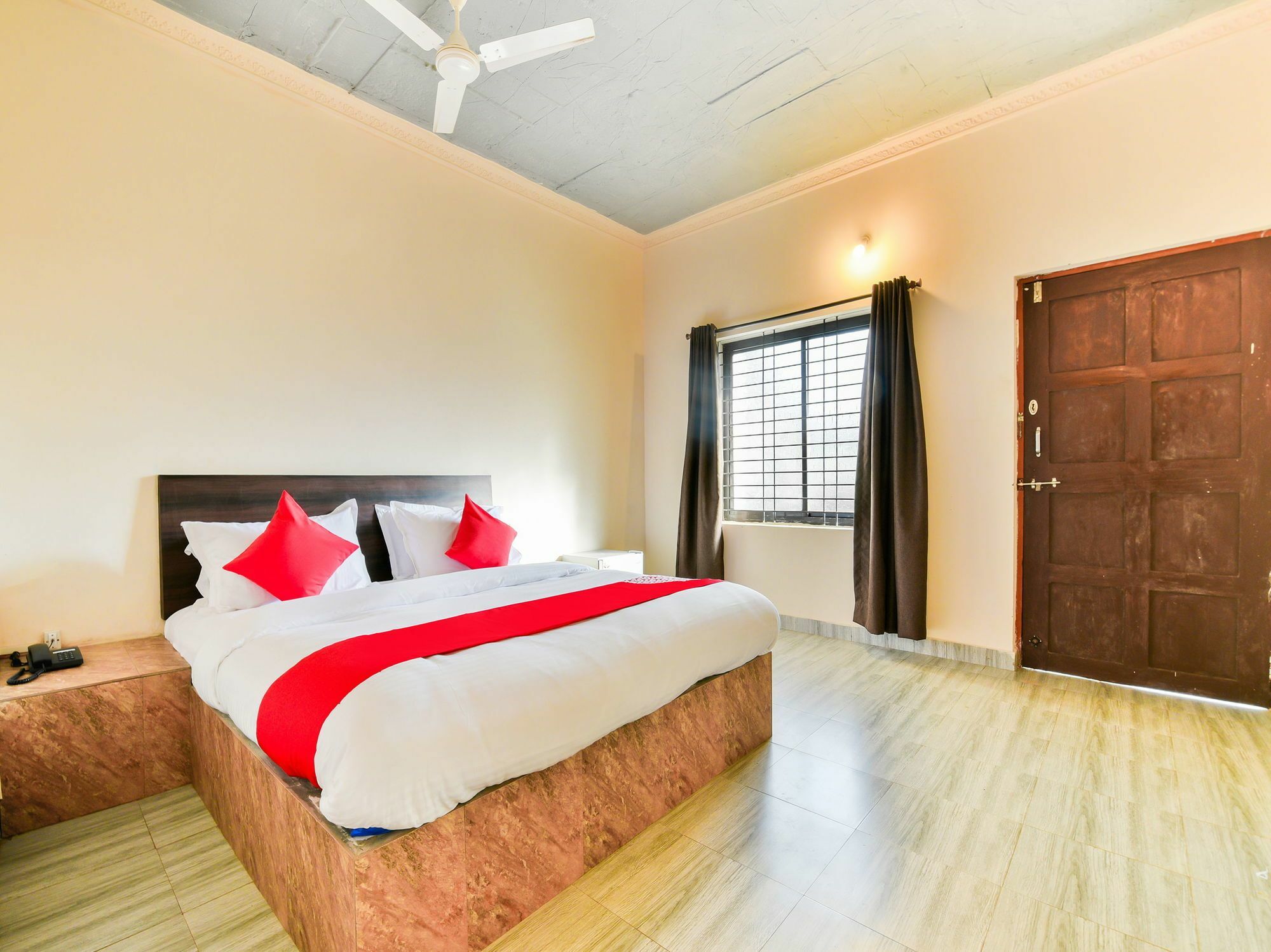 Oyo 15836 Pleasure River Front Resort Tuem Екстериор снимка