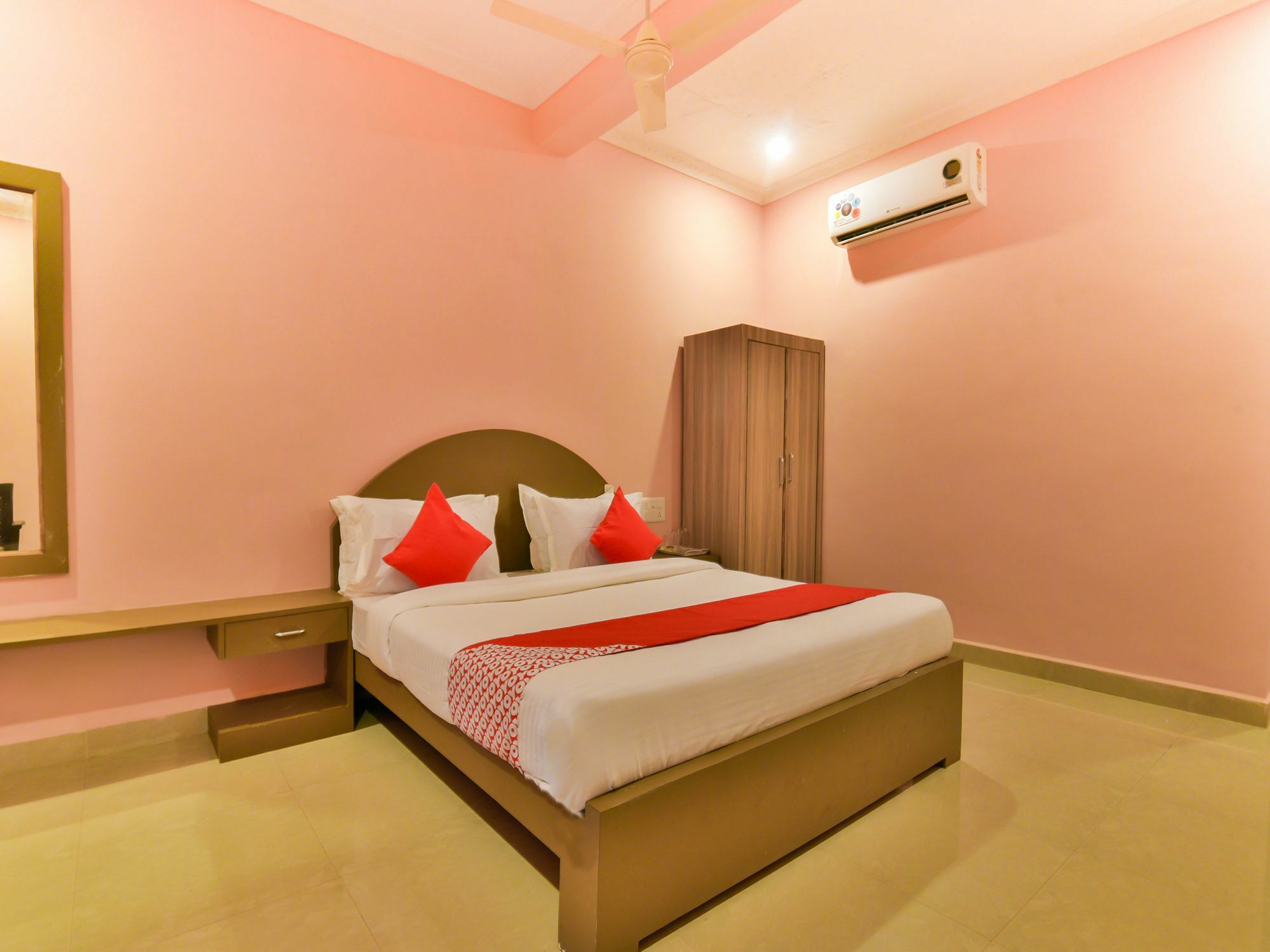 Oyo 15836 Pleasure River Front Resort Tuem Екстериор снимка